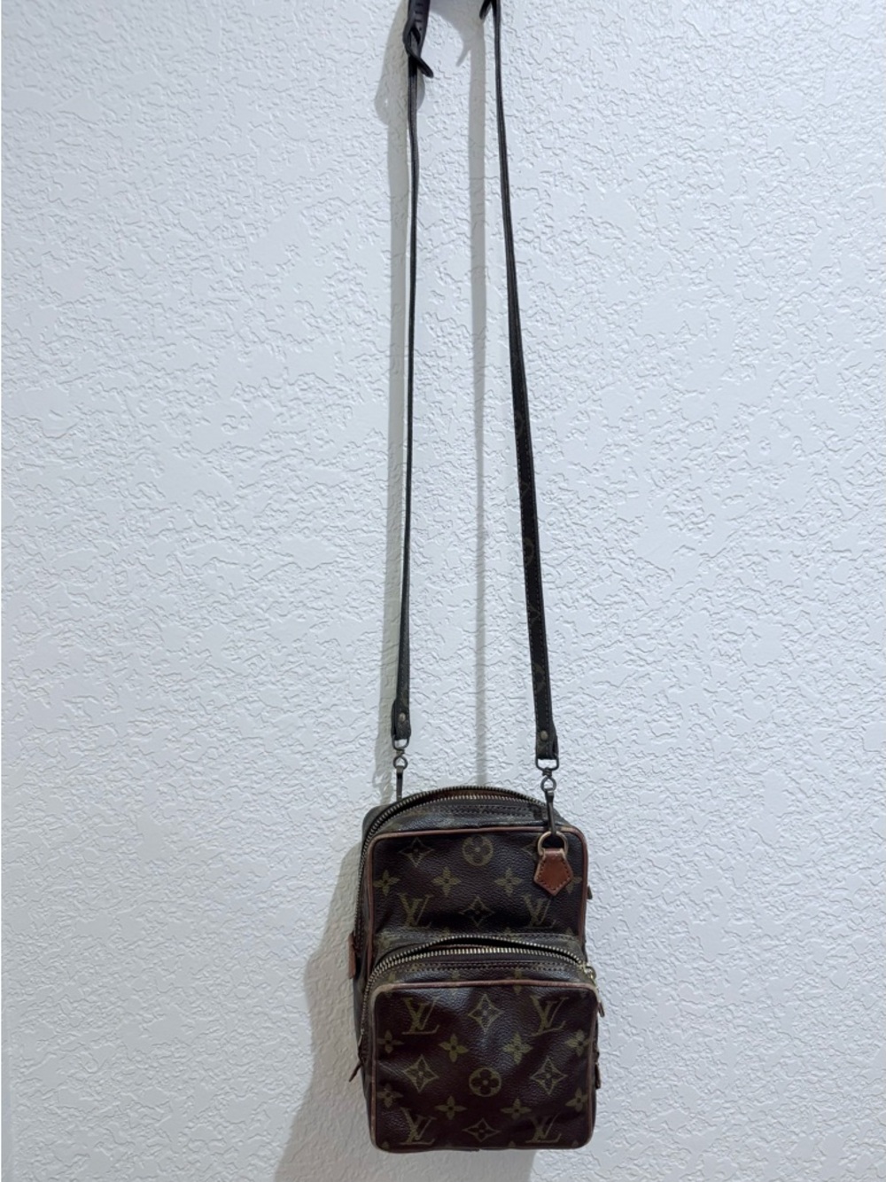 Louis Vuitton Monogram Amazone Messenger Bag - Picture 14 of 15